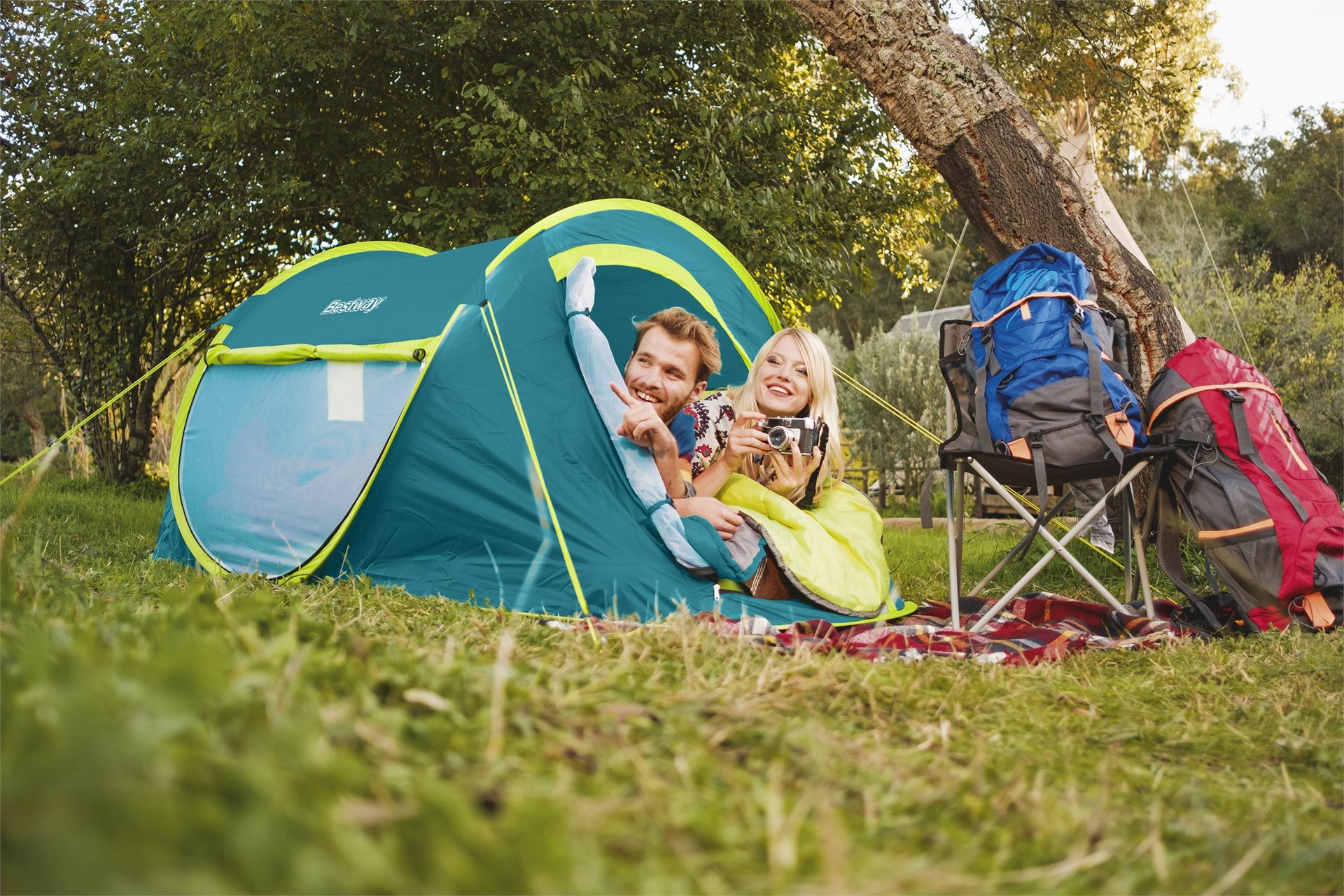 Bestway-7-9-x-57-x-39-2-35m-x-1-45m-x-1-00m-Coolmount-2-Tent
