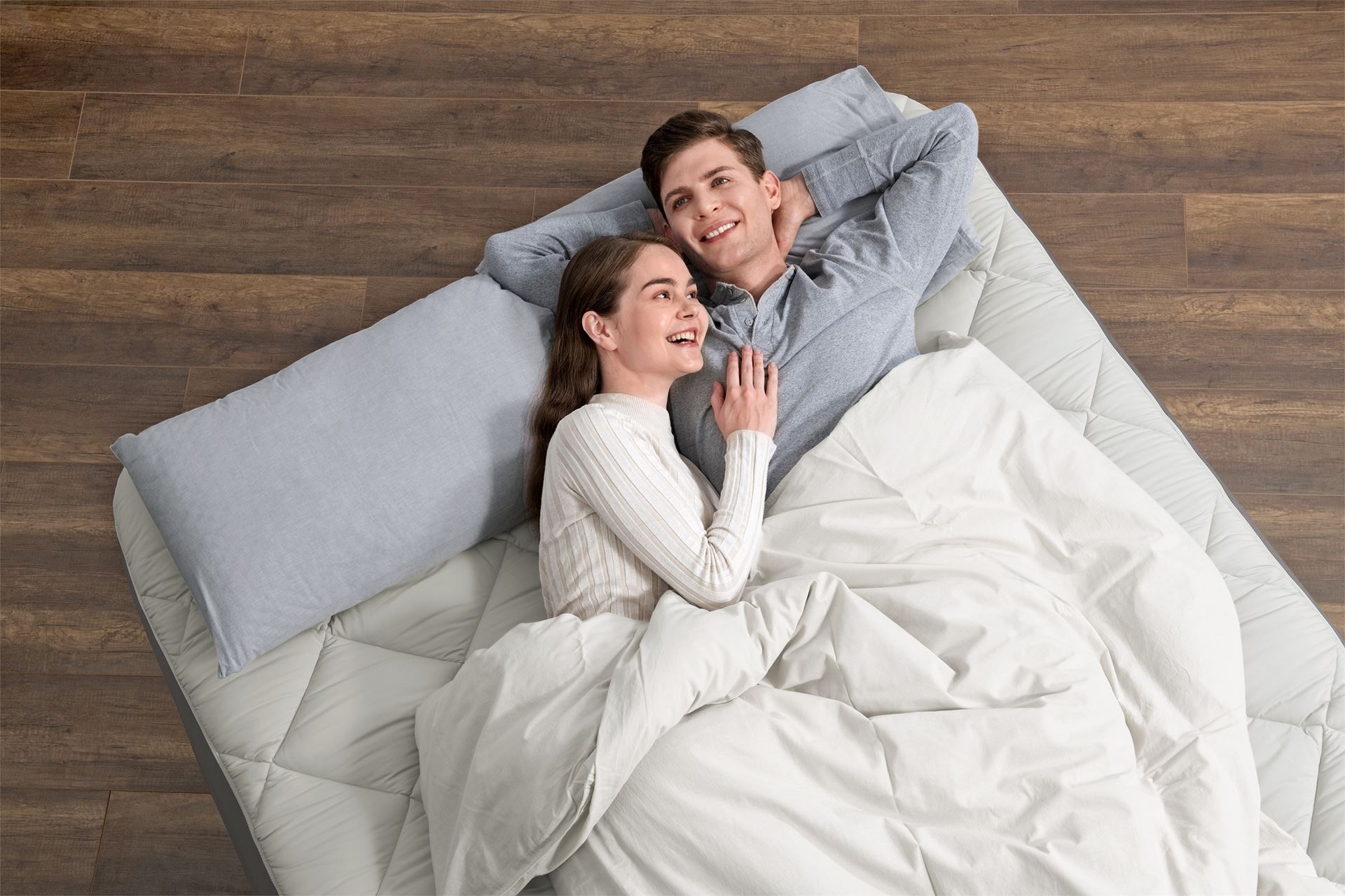 Bestway matelas d'air 'Fortech Queen' - 203x152x51 cm - avec pompe incorporée - brun/gris Bestway-2-03m-x-1-52m-x-51cm-Fortech-Duvet-Top-Air-Mattress-Queen-Built-in-AC-Pump