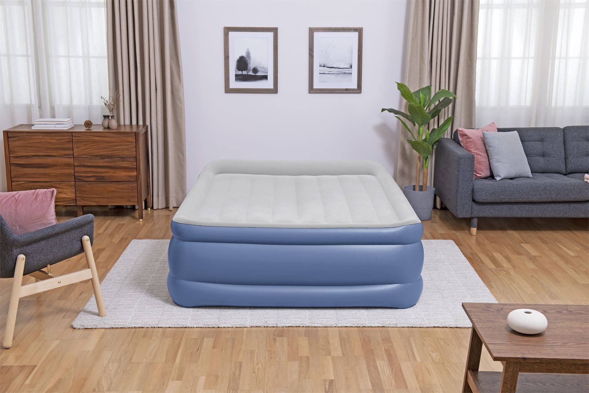 Bestway airbed 'Tritech Queen' - 203x152x56 cm - with built-in pump and deflation valve - Tritech material - Retains its shape Bestway-2-03m-x-1-52m-x-56cm-Tritech-Air-Mattress-Queen-Built-in-AC-Pump
