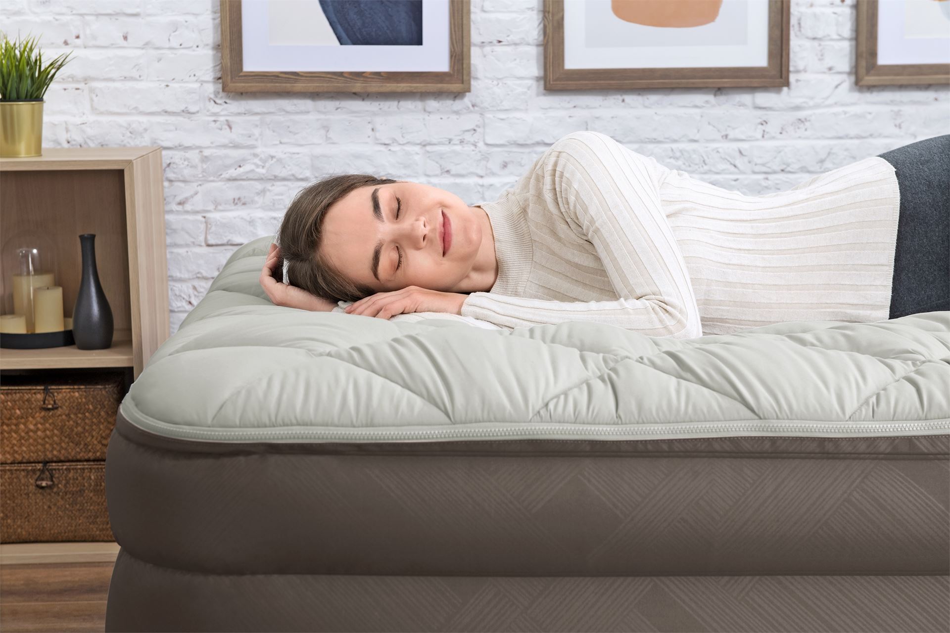 Bestway matelas d'air 'Fortech Queen' - 203x152x51 cm - avec pompe incorporée - brun/gris Bestway-2-03m-x-1-52m-x-51cm-Fortech-Duvet-Top-Air-Mattress-Queen-Built-in-AC-Pump