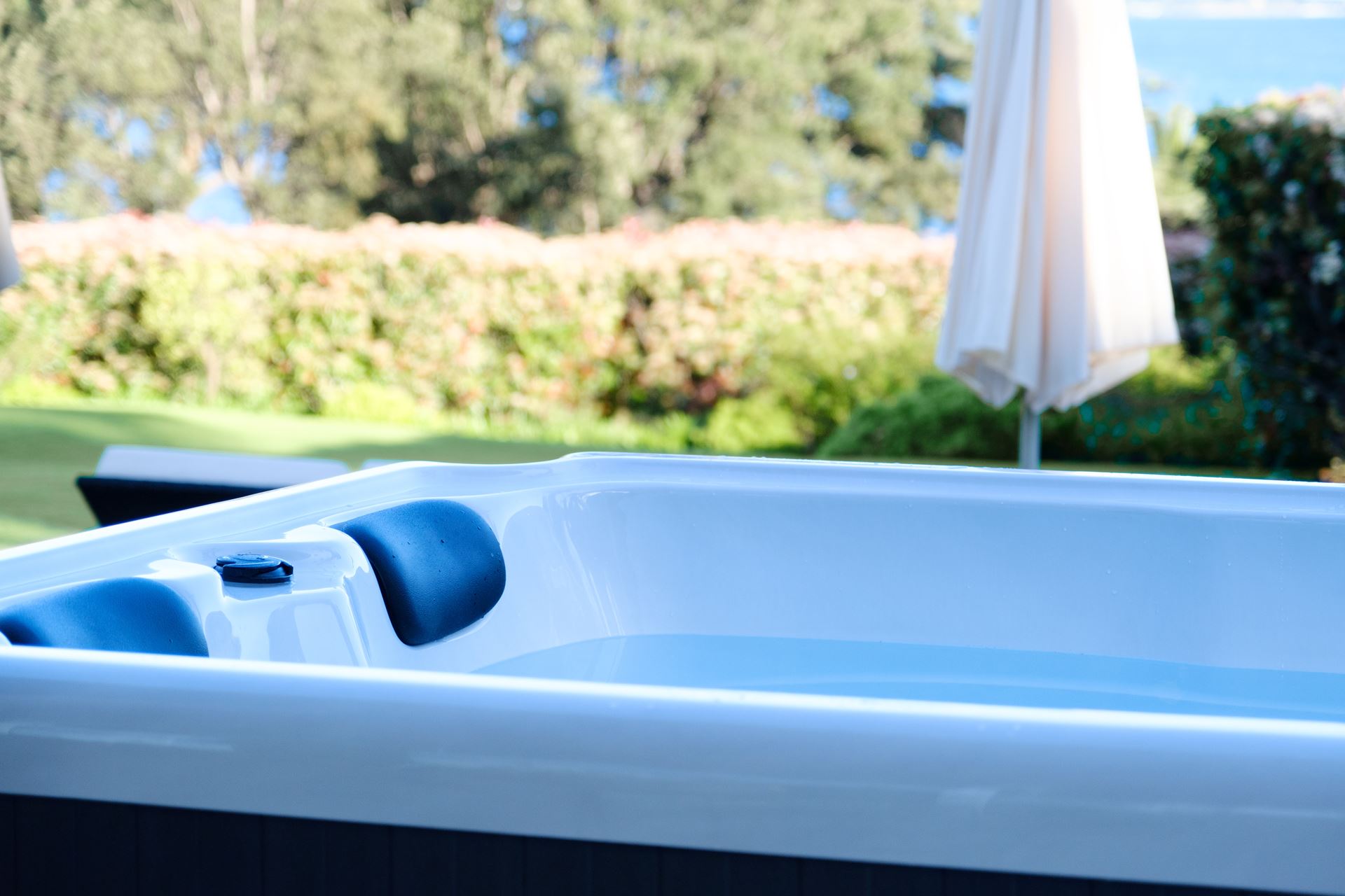 Bestway-Acryl-vaste-Hydrojet-spa-3-personen-10-jets-14-luchtstralen-210x158x75cm