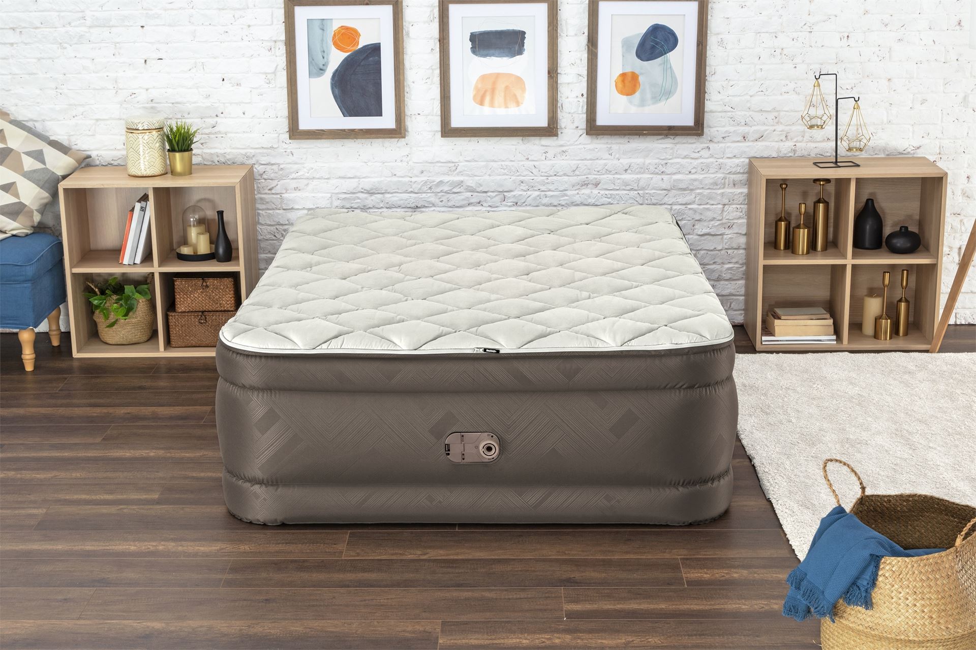 Bestway matelas d'air 'Fortech Queen' - 203x152x51 cm - avec pompe incorporée - brun/gris Bestway-2-03m-x-1-52m-x-51cm-Fortech-Duvet-Top-Air-Mattress-Queen-Built-in-AC-Pump