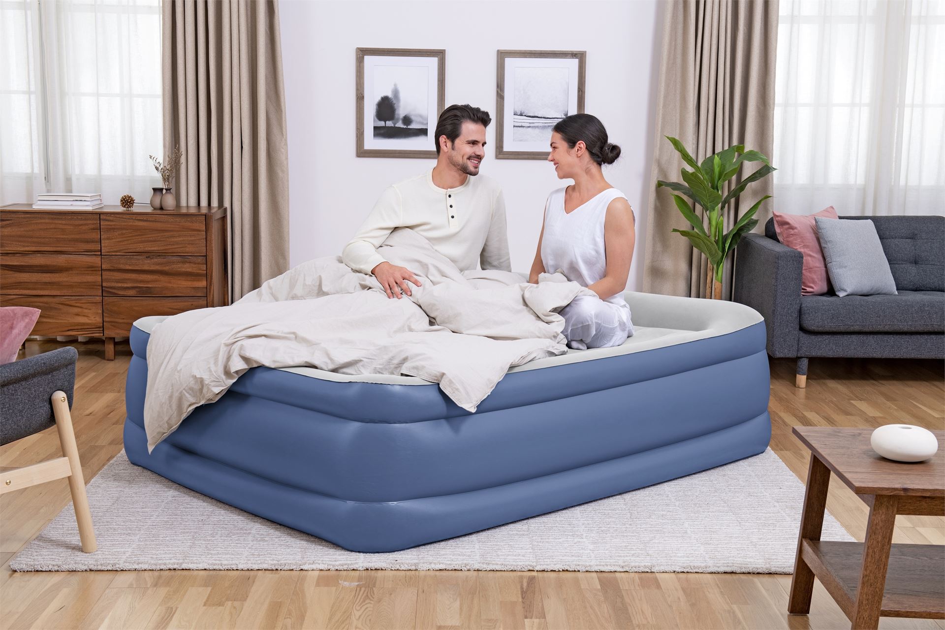 Bestway airbed 'Tritech Queen' - 203x152x56 cm - with built-in pump and deflation valve - Tritech material - Retains its shape Bestway-2-03m-x-1-52m-x-56cm-Tritech-Air-Mattress-Queen-Built-in-AC-Pump