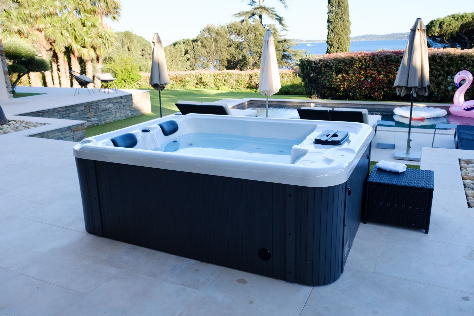 Bestway-Acryl-vaste-Hydrojet-spa-3-personen-10-jets-14-luchtstralen-210x158x75cm